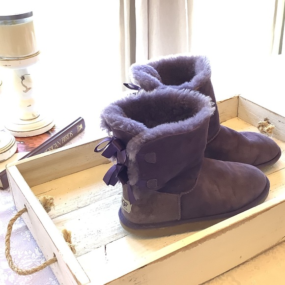 UGG Shoes - UGG Purple Short Bow Boots VGUC EUC size Adult Womens 7.5 / or Youth 6